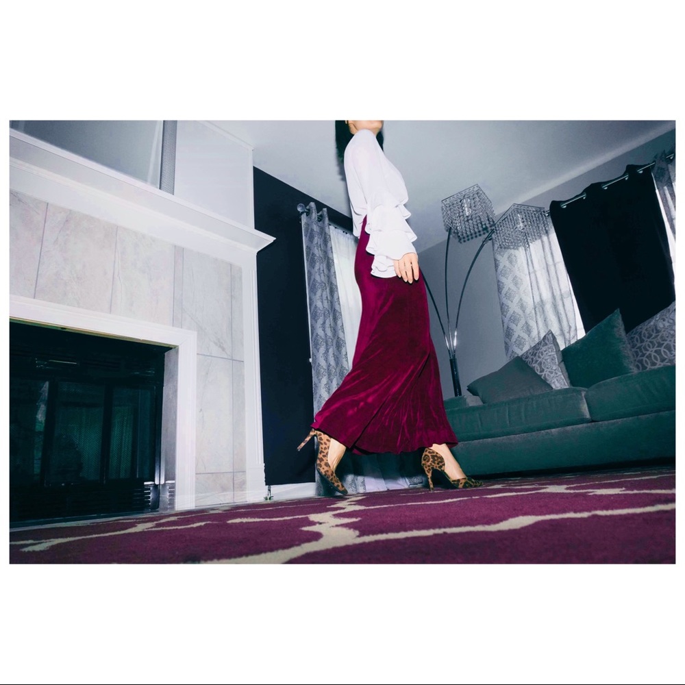 Chic purple stretchy skirt.